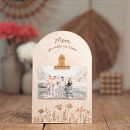 Houten clipboard met bloemen